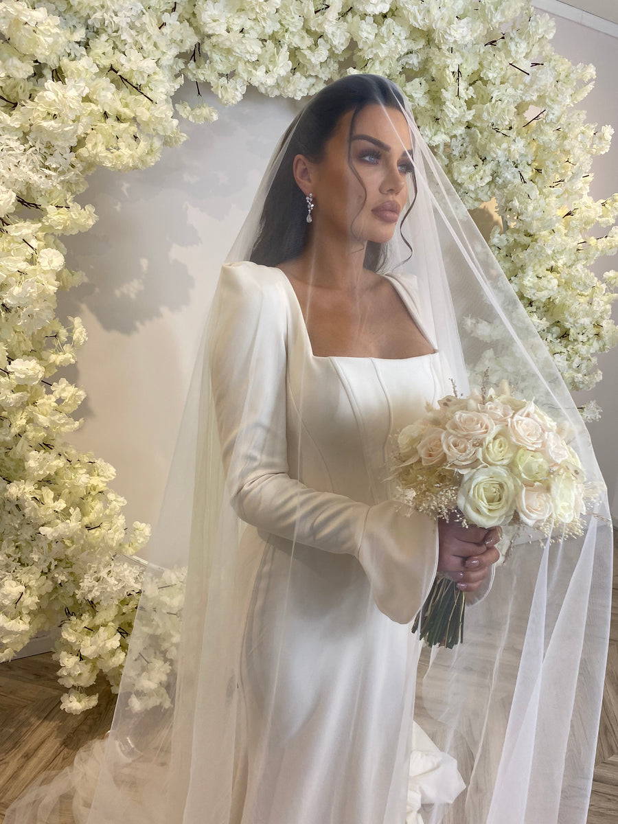 Sale bruidsjurk - Insila crepe trompet (nieuwstaat)