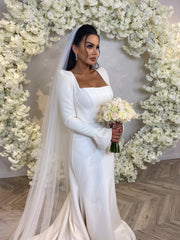 Sale bruidsjurk - Insila crepe trompet (nieuwstaat)