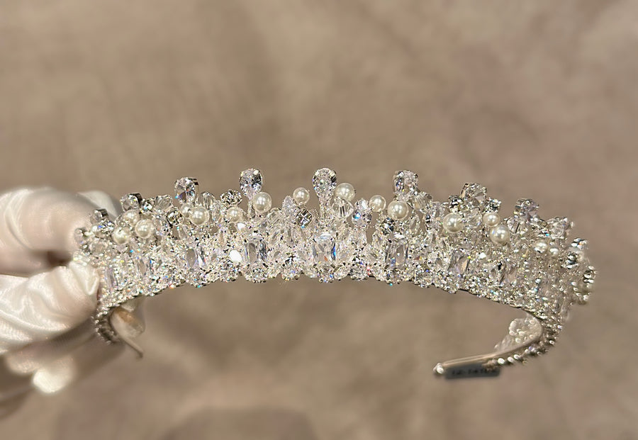 Crown - style Aurelia