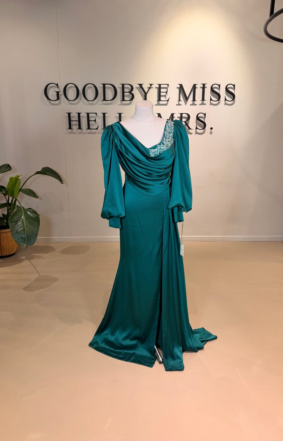 Evening dress Dura Green - LâNUIT COUTURE SATIN