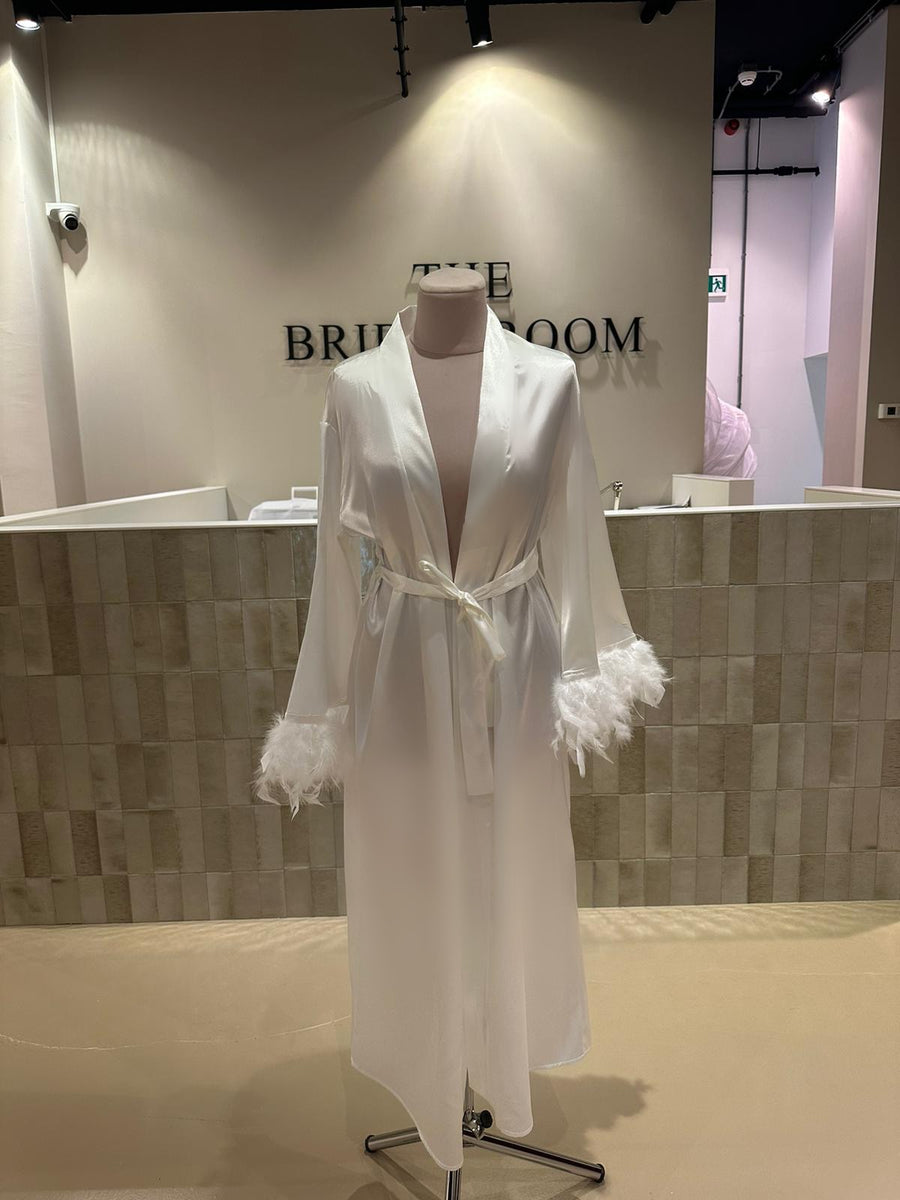 Kimono (long) with feather decoration
