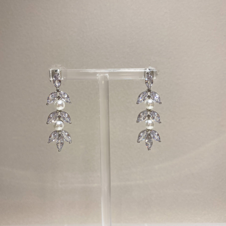 Bridal Earrings - Styling Raining Pearl